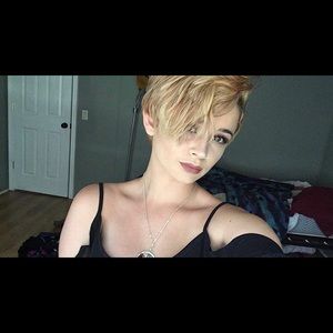 Meet your Posher, Alex